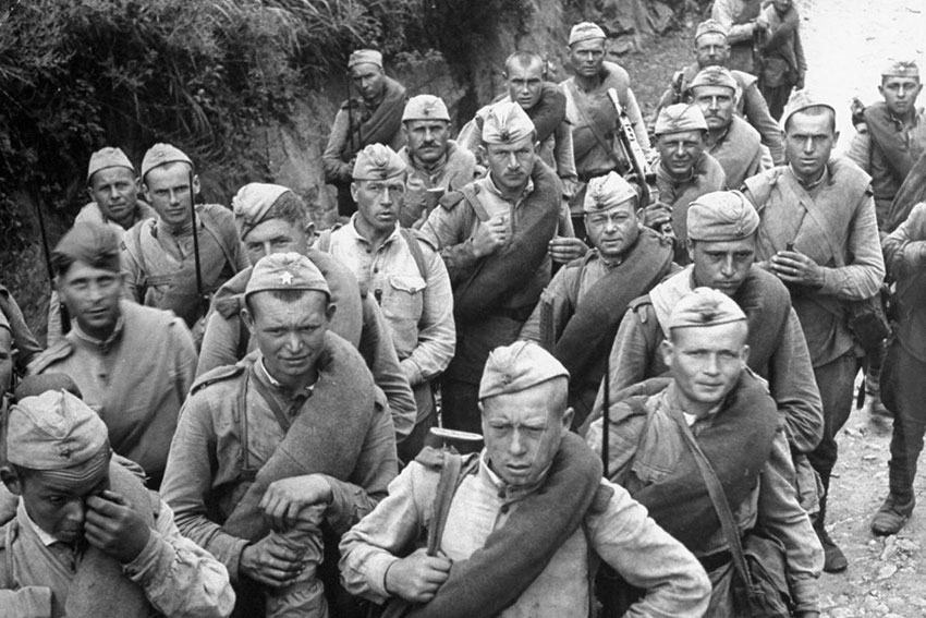 Советские солдаты в Корее. Октябрь 1945 года. Советские солдаты в Корее. Октябрь 1945 года.
