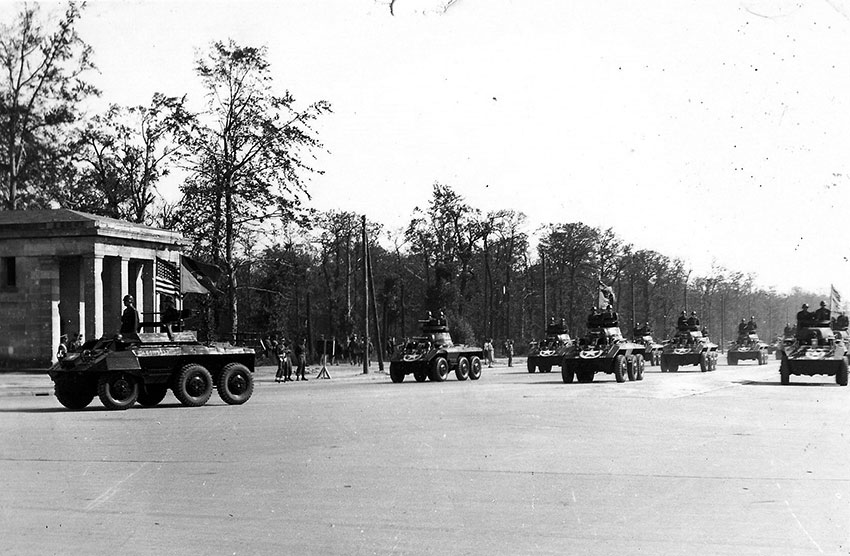 Парад Победы союзных войск 7 сентября 1945 года.
Колонна... Парад Победы союзных войск 7 сентября 1945 года.
Колонна...
