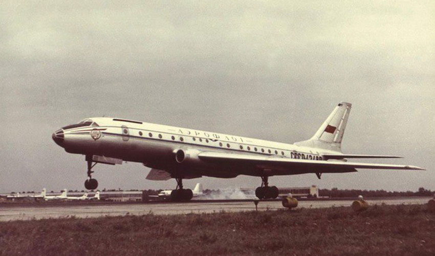 В сентябре 1957 года из аэропорта "Внуково" на "Ту-104" был выполнен...