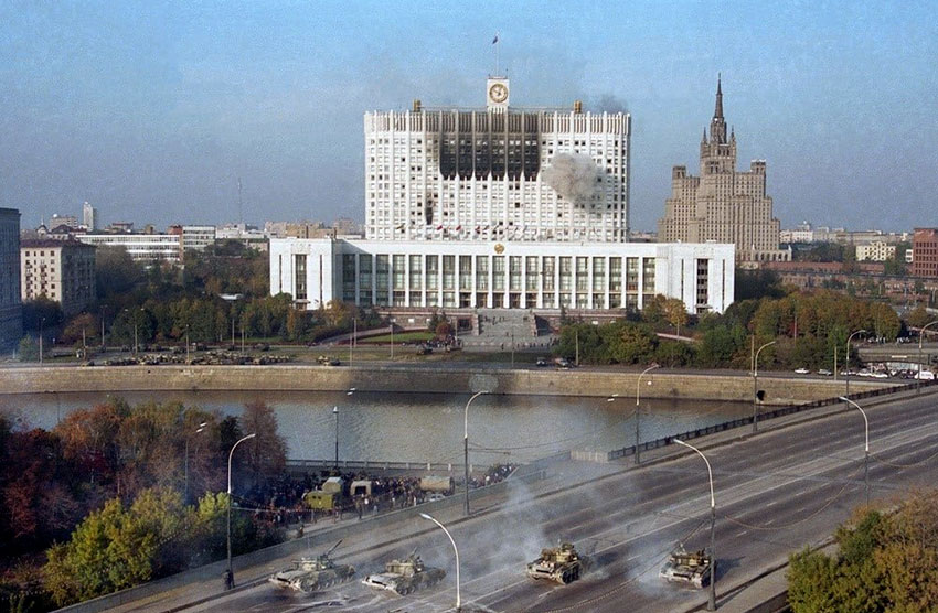 В Москве штурмовали Белый дом 