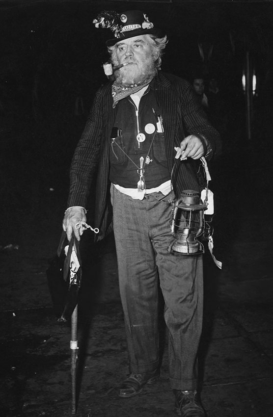 Сцена в Бауэри, 1945 год.