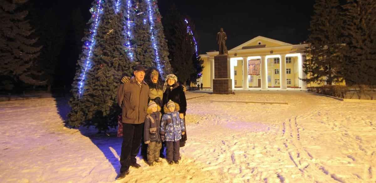 АРЕСТОВАЛИ ЗА ФОТОГРАФИИ НОВОГОДНИХ ЁЛОК