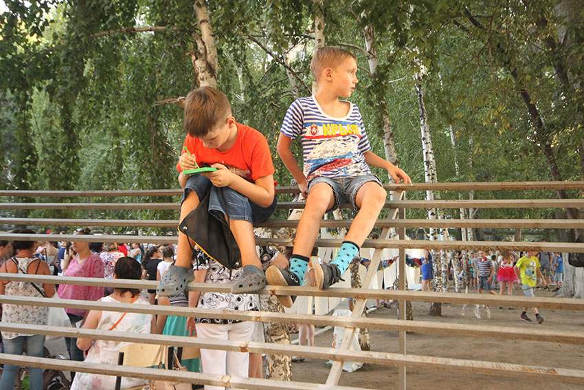 Дети на празднике