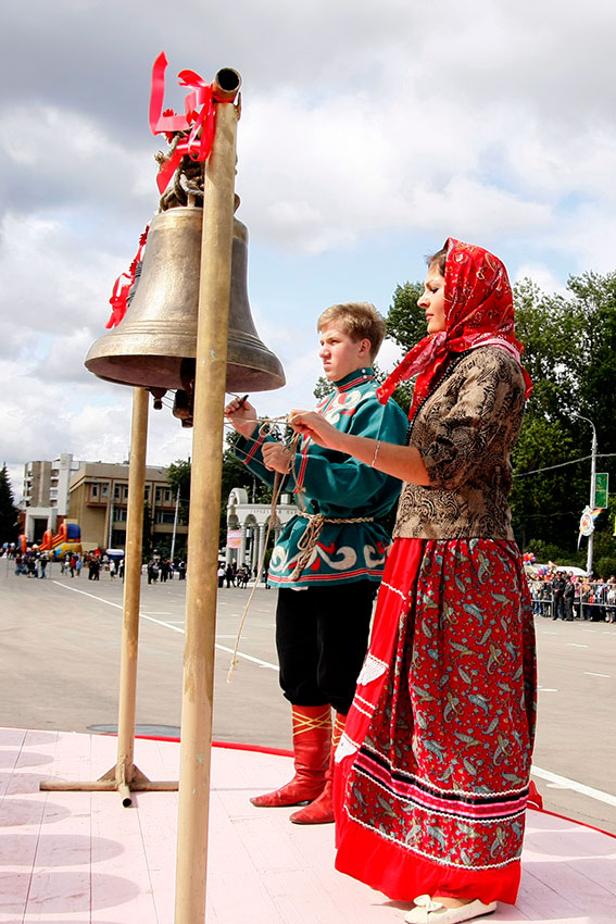 Народные костюмы
