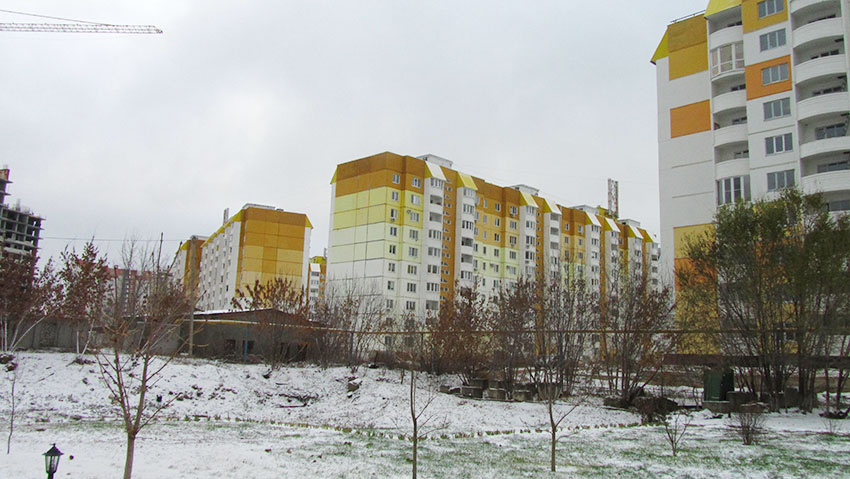 Залили каток и машины