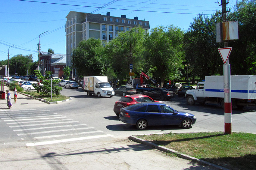 Стоять нельзя