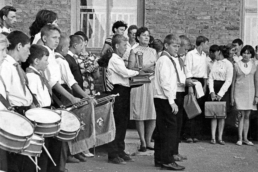 Школа №13 1960 гг. в настоящее время Медицинский колледж из...