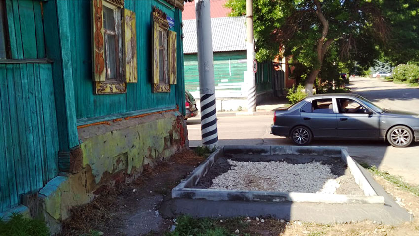 Контейнер в полушаге от окон