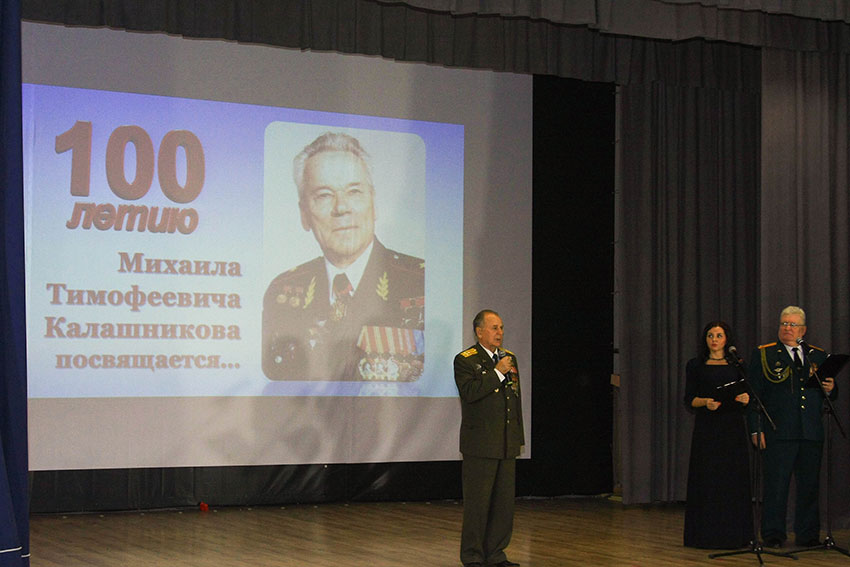Памяти легендарного оружейника Михаила Калашникова