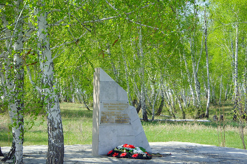 Мемориал на месте гибели М. Расковой Мемориал на месте гибели М. Расковой