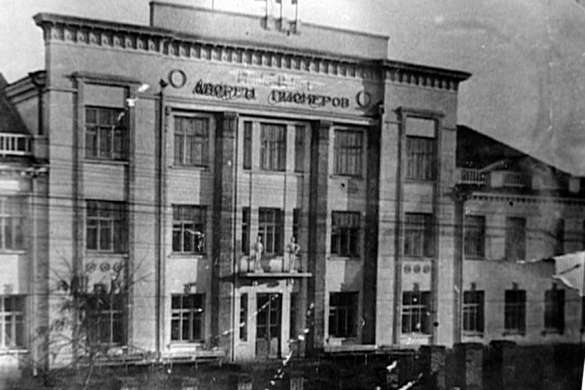 История в фотографии "Дворец пионеров" История в фотографии "Дворец пионеров"
