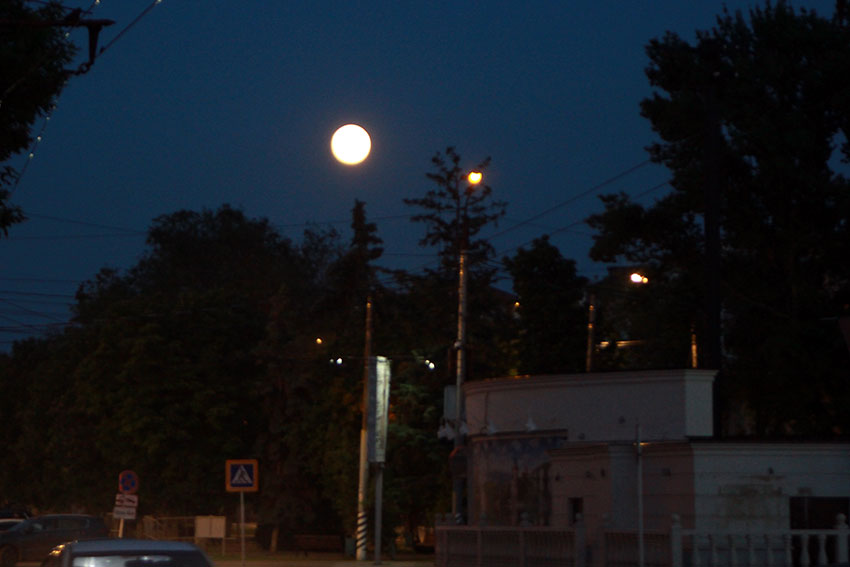 Луна над городом Энгельса