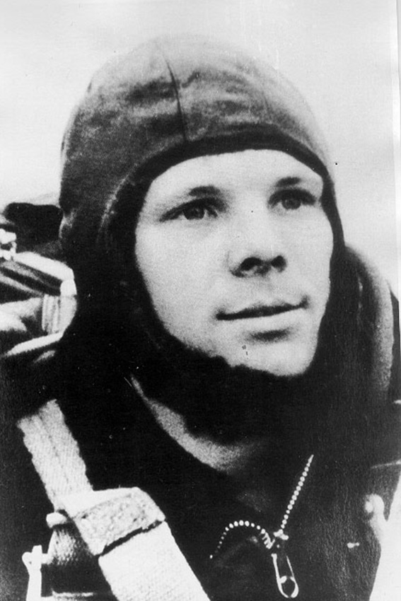Парашютная подготовка на Знгельсском аэродроме, 1960 г. Из...