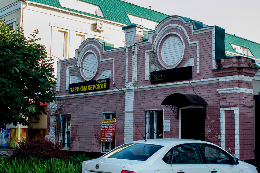 Парикмахерская на площади Ленина.
