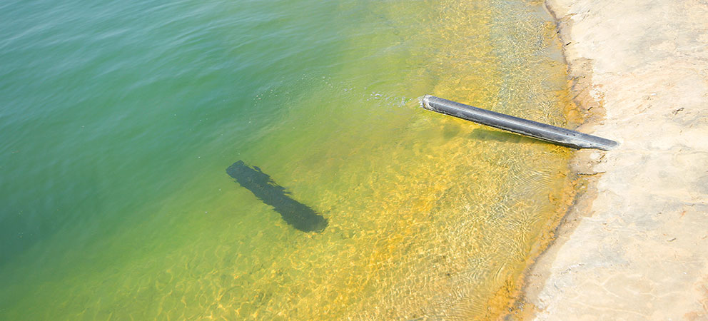Сероводородная вода вот так попадает в бассейн. Сероводородная вода вот так попадает в бассейн.