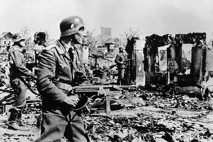 Военнослужащие 3-й батареи 25-го зенитного полка вермахта...