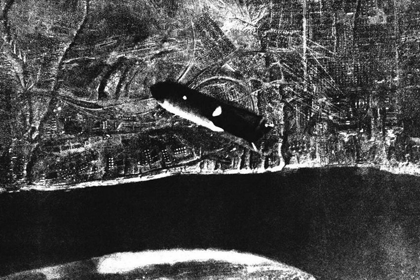 Немецкая авиабомба падает на Мамаев курган, 1942 год, Сталинград.