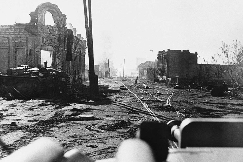 Пригород Сталинграда начало боёв за город, 1942 год.