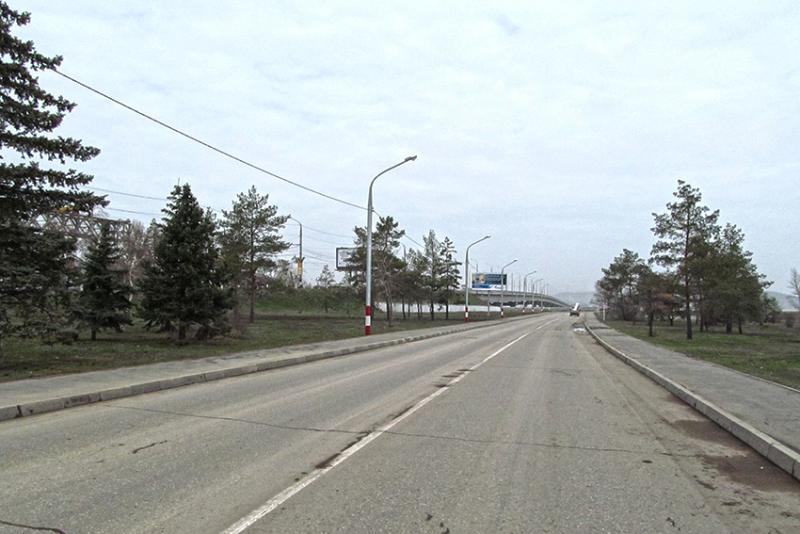 Под мостом тишина.