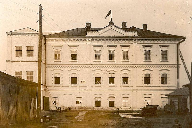  В 1930 г. президиум горсовета заслушал вопрос «Об использовании...