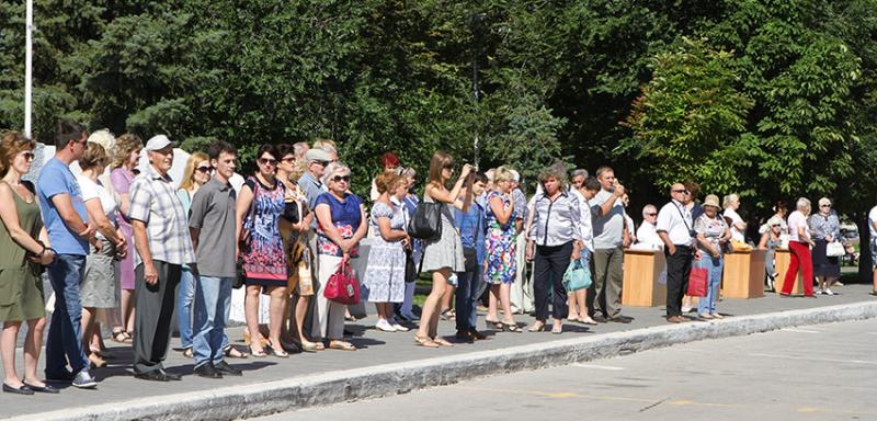 Родственики тоже пришли на встречу.