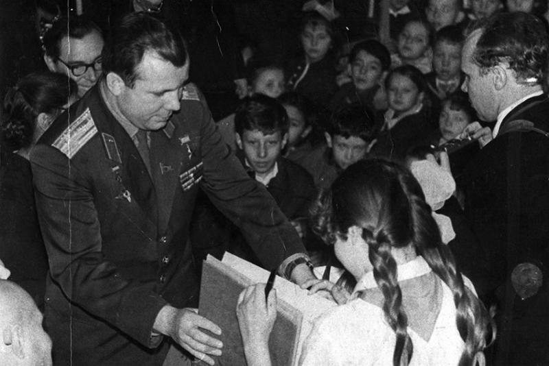 5 января город Саратов встреча с пионерами во "Дворце пионеров".