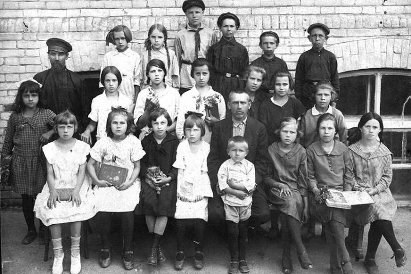 1924 год школа №3 города Покровска (ныне Энгельс).