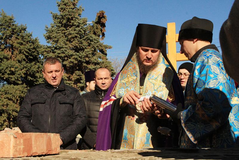 Белая долина, епископ Пахомий, Алексей Михайлов, Храм в...