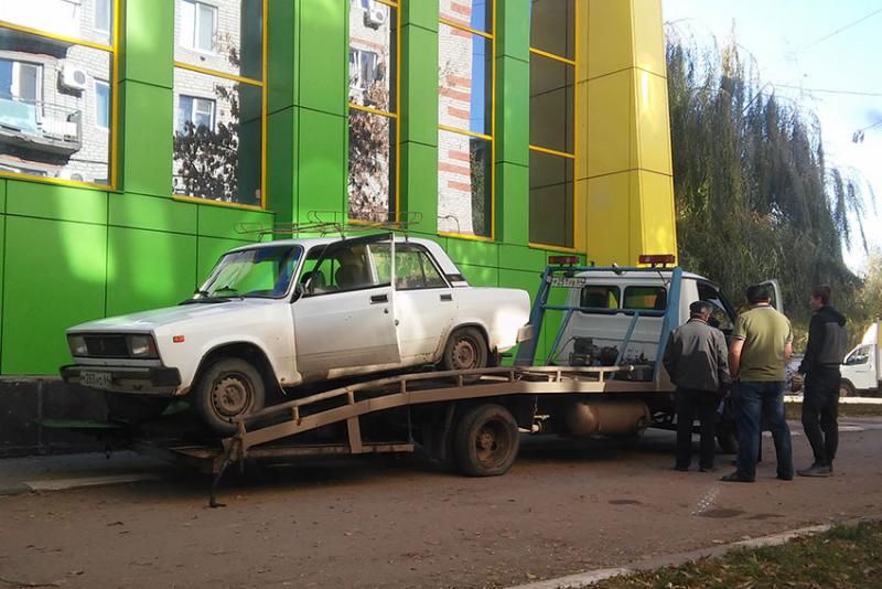 Закуток на ул. М. Василевского постоянно тягают машины на...