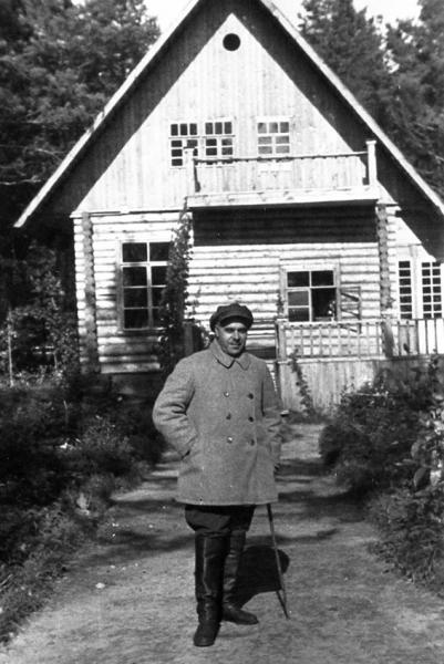 А. И. Кравченко на даче. Николина гора, 1930-е гг.