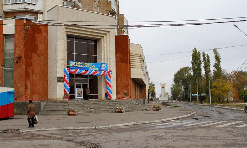 - Ну как прошло свидание?
- Во-первых, мы ходили в музей, а...