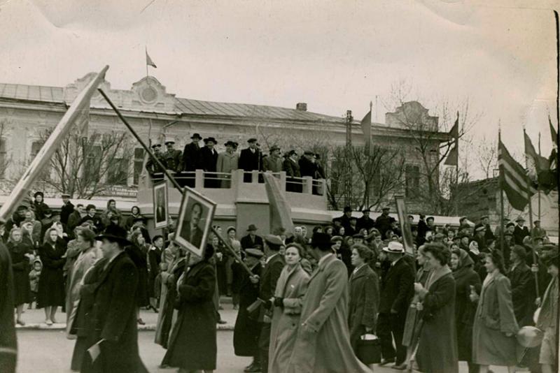 1 мая 1950 года трибуна. Фото Кондрашкина. 1 мая 1950 года трибуна. Фото Кондрашкина.