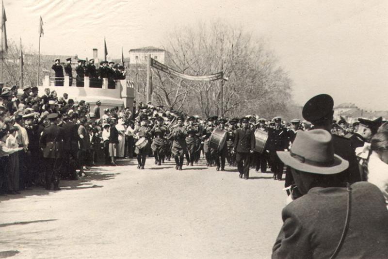 1 мая 60 года ХХ века. Оркестр на празднике. 1 мая 60 года ХХ века. Оркестр на празднике.