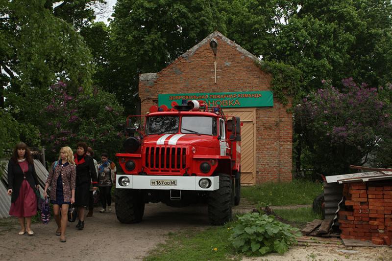 Подарок деревне Ивановки-пожарная машина.