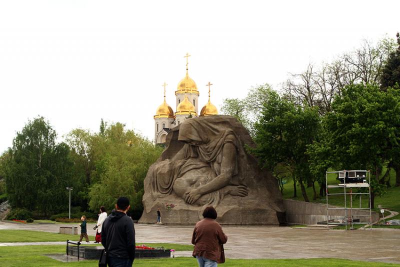 И здесь церковь.