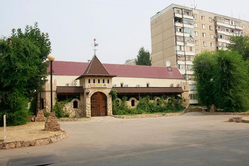 Кафе Садко тоже закрылся весной.