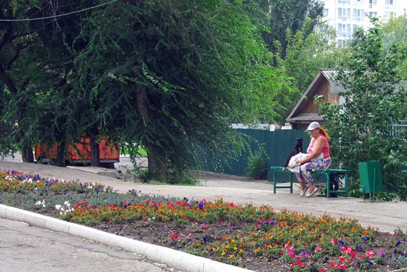 На наберожной.