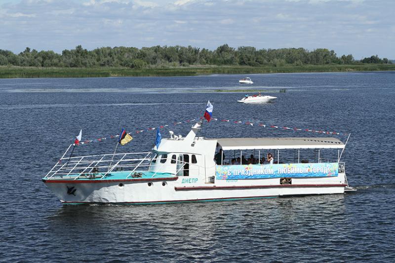 С праздником.