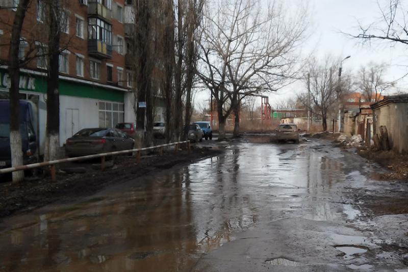 Улица Полтавская дом 1 лужа по меньше.