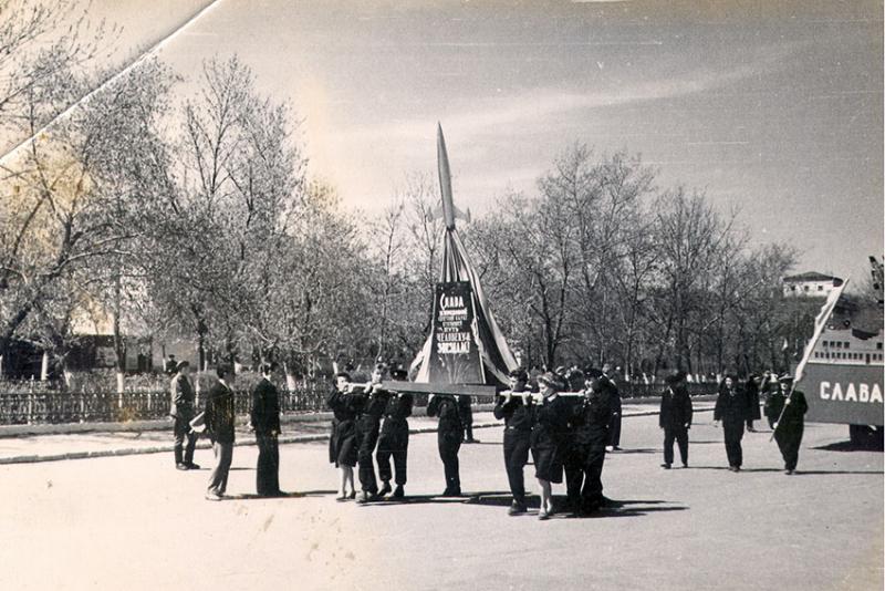 1 мая 60 годы. 1 мая 60 годы.