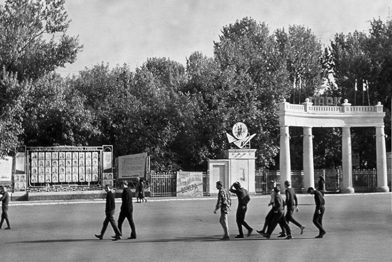 В советское время на этом месте находились Передовики промышленности...