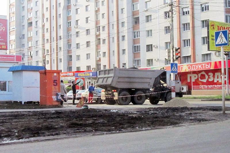 Его даже за асфальтируют.