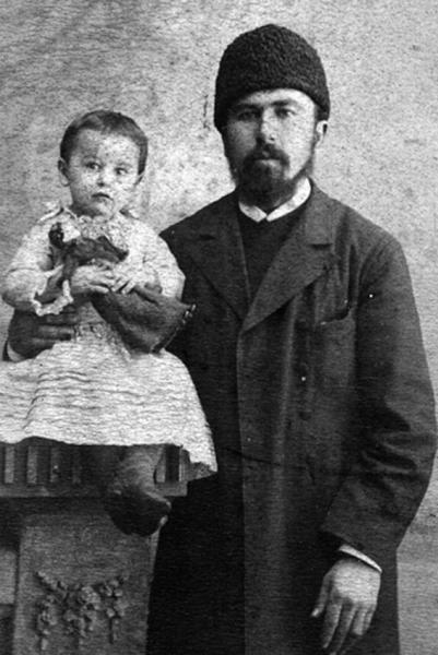 Ф. Т. Панченко с дочерью Татьяной. 1886 г. Фото П. Кулыгина,...