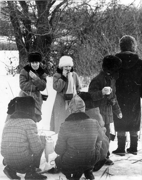 Обед на зимнем пленэре.