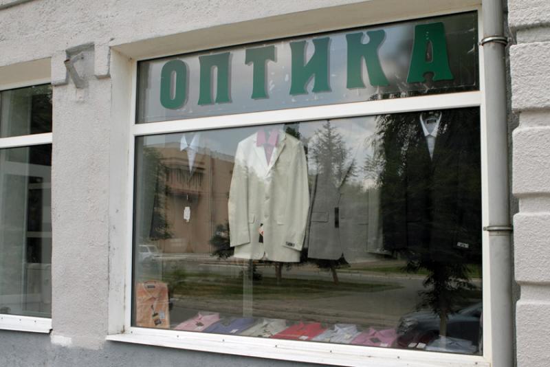 После окончания циркового номера метатель кинжалов спрашивает...