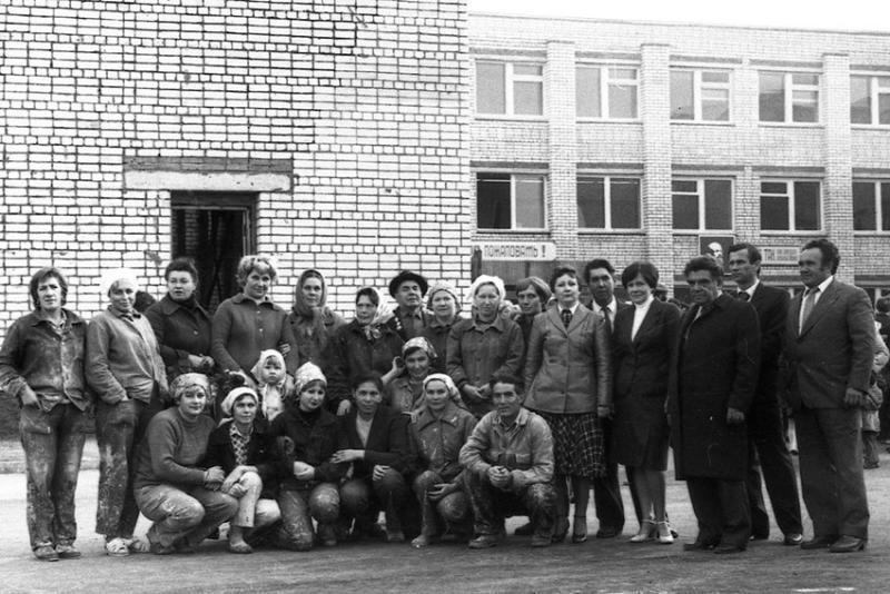 
Вернёмся к энгельсской школе № 27.

На митинге в честь...