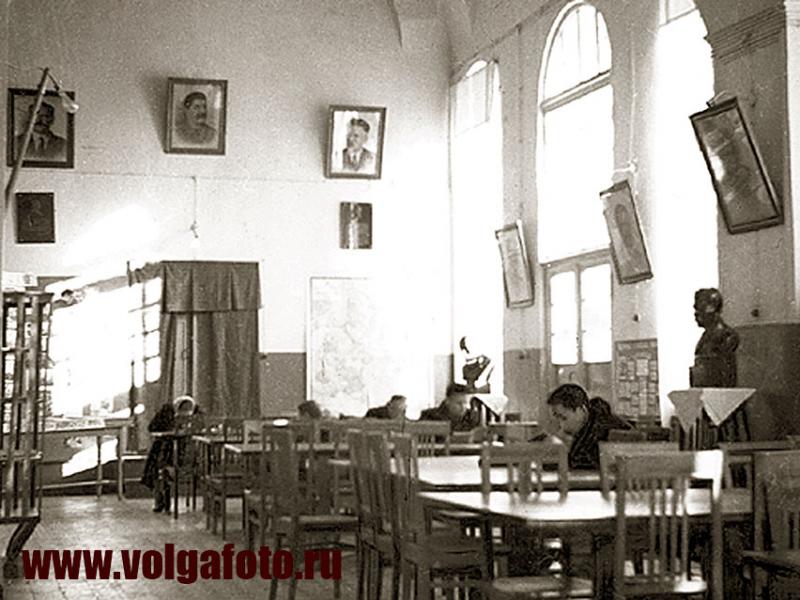 Центральная библиотека читальный зал 1953 год. Фото Серёженко...