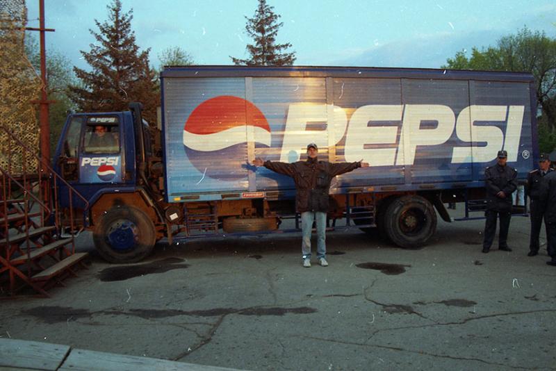 Вечером на площади Ленина 9 мая 1998 года.