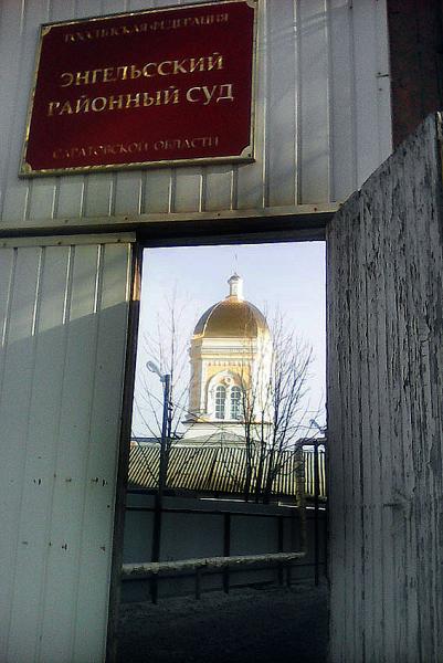 В церковном совете идут дебаты. Выступает пастор:
— Лично...