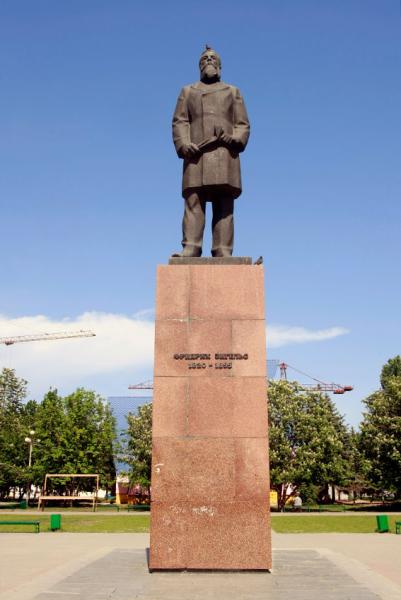 В Энгельсе до недавнего времени было четыре памятника Фридриху...